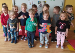 Zdjęcie grupowe dzieci z grupy 3-latków